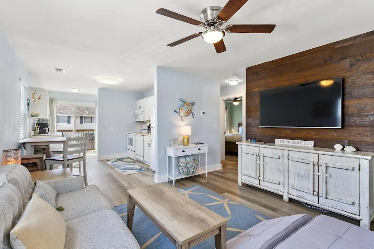 Secluded 2Br-2Ba Condo - 5 Minute Walk To The Gulf Destin Holiday home